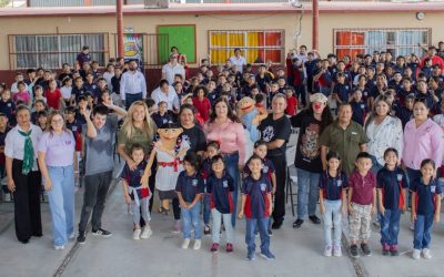 Lleva Ernestina Perales teatro y cultura a estudiantes de Camargo