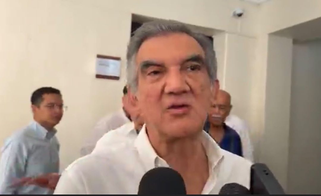 Salen dos del gabinete