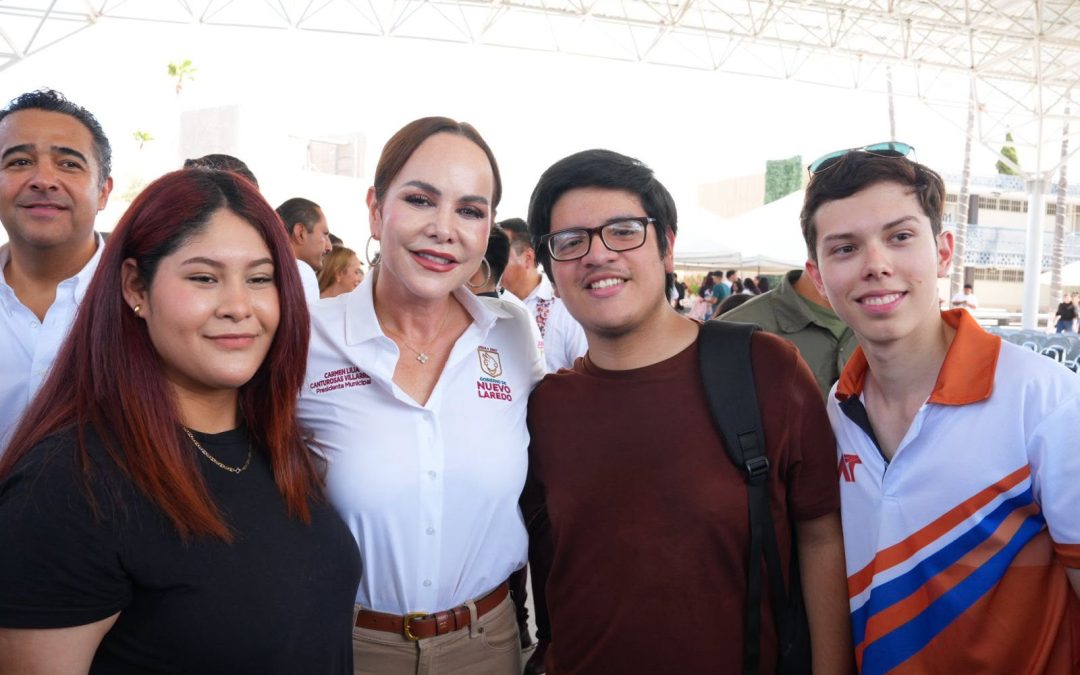 Fortalece Carmen Lilia Apoyo a Universitarios