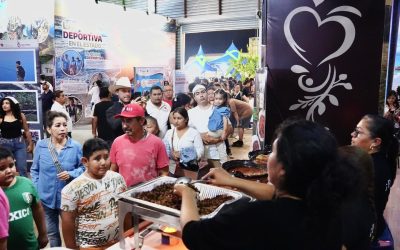 Convivencia Familiar y Gastronomía en Stand de Turismo